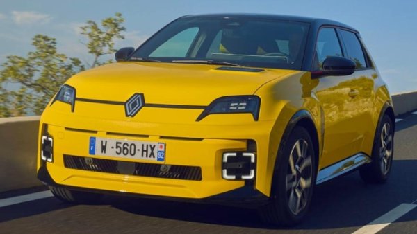 Митично име в европейската автомобилна история с над 9 милиона продадени бройки от 1972 до 1984 година. Днес е на осмо място в класацията на най-продаваните електрически автомобили през първите два месеца с 9812 доставки. 

Renault 5 E-Tech Electric е базиран на модулната платформа AmpR Small и е дълъг 392 см -с 13 см по-малко от Clio. Физиономията е доста компактна, подчертана от 18-инчовите джанти като стандарт за всички версии. Има куп препратки към оригиналния модел, като същевременно запазва багажник, който предлага 326 литра капацитет. 

В момента има две версии в продажба. Вариантът със 150 к.с. е оборудван с 52 kWh батерии, които позволяват 410 км автономност. Този със 120 к.с. използва 40 kWh акумулатори, същите, които ще използва и следващото базово издание с 95 к.с.